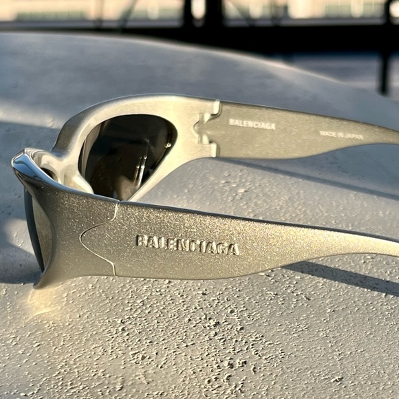 Authentic Balenciaga METAL RECTANGULAR SUNGLASSES IN SILVER New With Tags - Picture 15 of 16